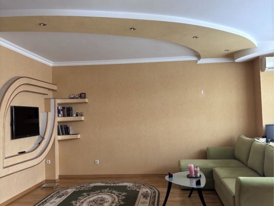 Здаю затишну кімнату для дівчини/ Позняки (ТЦ Piramida) Киев