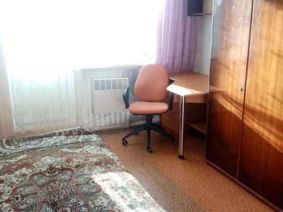 Здається кімната для  дівчини-студентки. Без шкідливих звичок. Кропивницький