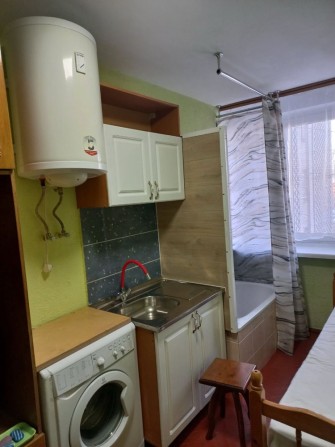 Затишна кімната з ремонтом і меблями в гуртожитку на вул. Зелена - фото 1