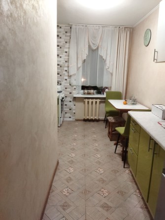 Здам в оренду ізольовану кімнату в трикімнатній квартирі - фото 1