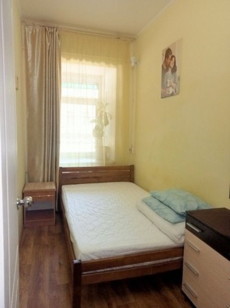 Сдам комнату длительно.  Центр города. - фото 1