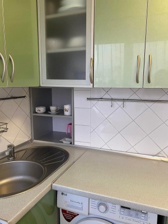 Сдам комфортабельную комнату для 1й дев или парня м.Позняки Ахматова - фото 1