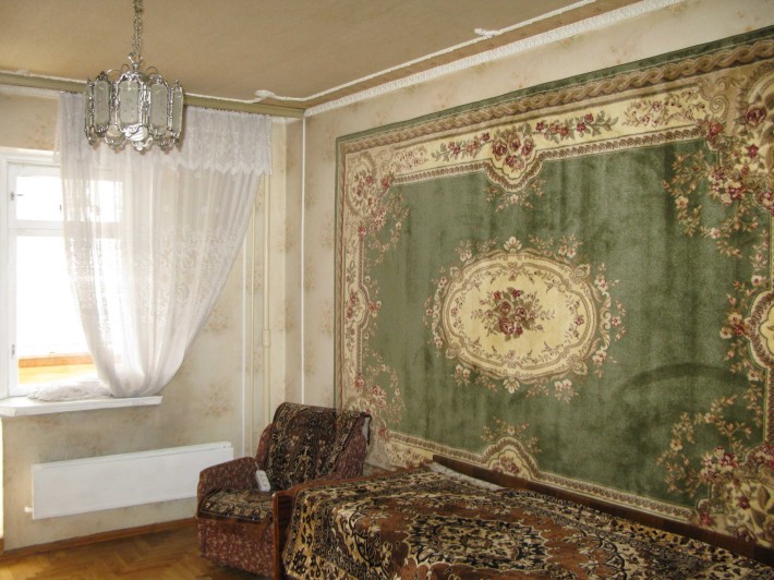 Здається 1 кімната 18 кв.м з лоджією 6 кв.м в 3-х кімнатній квартирі - фото 1