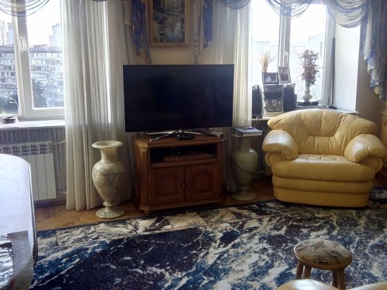 Сдам комнату одной дев./жен., рядом метро Оболонь, отличные условия. Київ