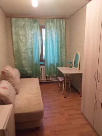 Сдам комнату в коммуне,ул. Новаторов/Адмиральский - фото 1