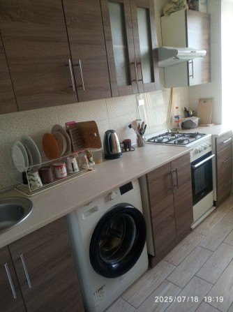 Сдам комнату на  ул. Малиновского (без хозяйки) для 1 девочки - фото 1