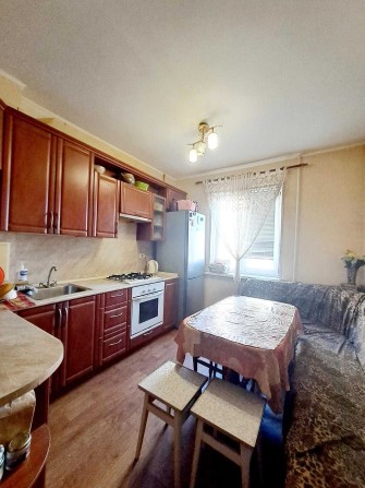 Тростянецька 6ж, оренда кімнати. Є газ! Є диван! Окрема лоджія! - фото 1