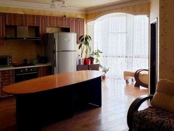 Для дівчини кімната у квартирі без власників Киев