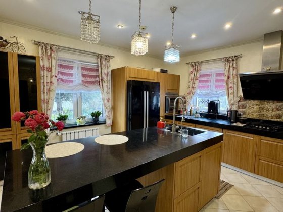 Будинок 300 кв.м. З усіма Комунікаціями в масиві Канадське село! Гостомель