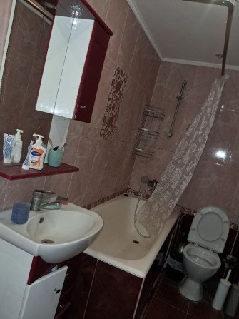 Здам в ЦЕНТРі Жмеринки по Соборній частину будинку  є свій  двір - фото 1