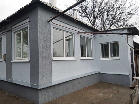 здам новий будинок з євроремонтом в місті Ізюмі Ізюм