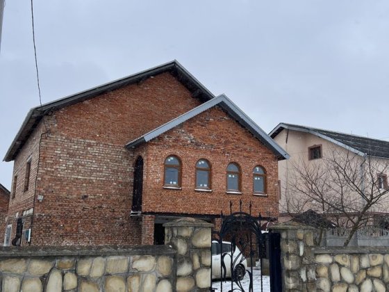 Здається в оренду приватний будинок (перший поверх) Івано-Франківськ