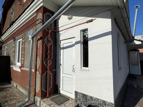 *ОРЕНДА частини будинку в місті Ровно