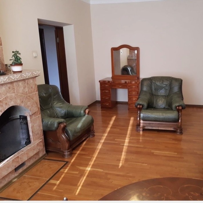 Окремий будинок на Подолі з гаражем - фото 1