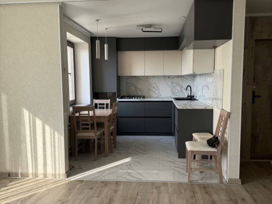 Продаж 4-кімнатної квартири