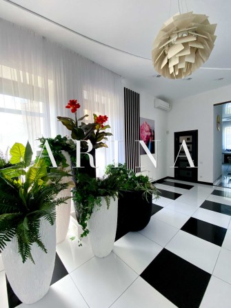 Vip  аренда стильного дома на 10 Фонтана , бассейн , 7 соток - фото 1