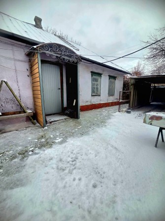 Сдам дом в Подгородном,с удобствами2 комнаты газ свет ,вода,для семьи - фото 1