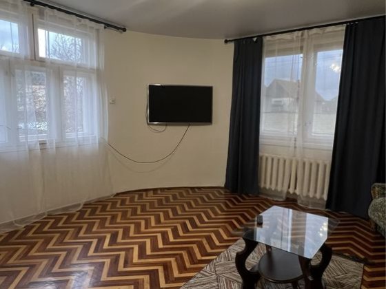 здам в оренду  будинок в центрі міста Тячев