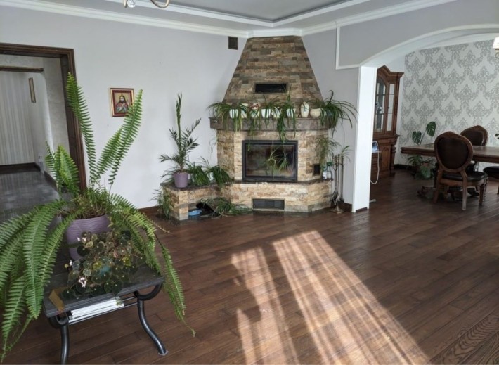 Здається укомплектований, є спорт.особняк, може бути на дві сімї. - фото 1