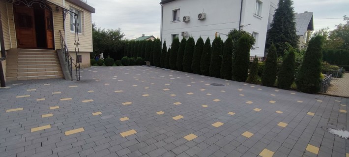 Шикарний будинок з доглянутою територіїєю - фото 1