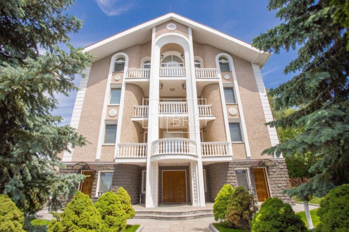 Аренда особняка КГ Золотые ворота с выходом на Козинку - фото 1