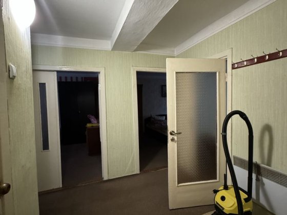 Здається 3-х кімнатна квартира на тривалий термін можна і студентам Берегове