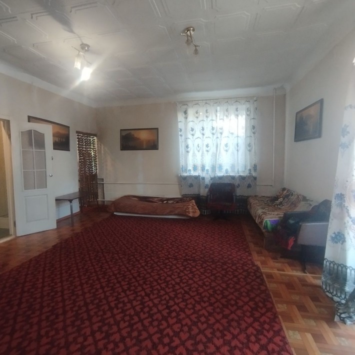 Сдам 2 комнатную в центре - фото 1