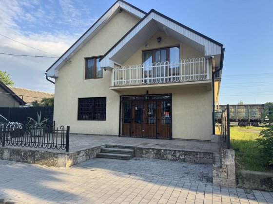 Здається в оренду простора квартира біля центру міста Виноградів