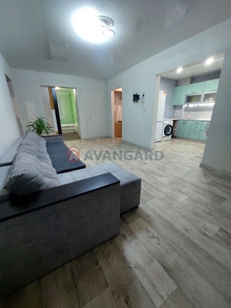 Тепла та затишна 4 кімн. квартира на лівому березі 10 мкрн. - фото 1