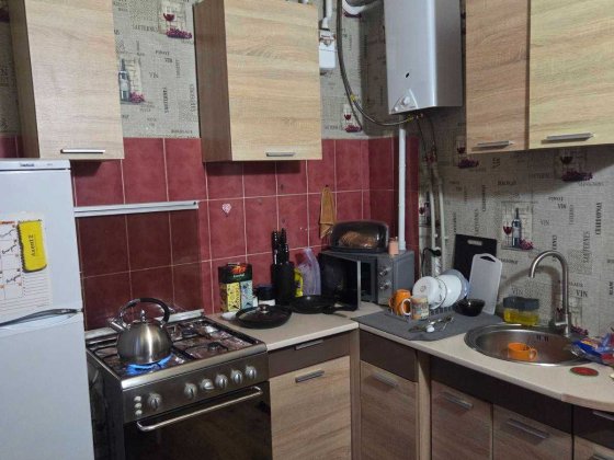 2 комнаты. сталинка. центр Каменское