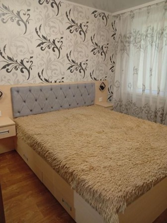 Здам 2-кімнатну квартиру (перший поверх, р-н АТБ, вул. Космонавтів). - фото 1