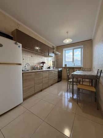 Здається на рік і більше чотирикімнатна квартира в Чорноморську. - фото 1