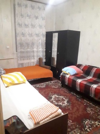 Сдам Долгосрочно Двухкомнатную квартиру на первом этаже - фото 1