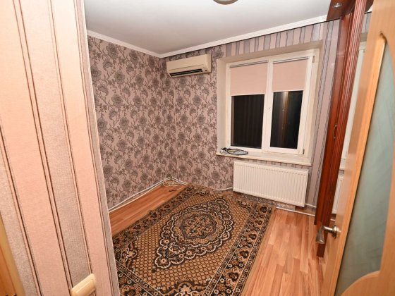 Трикімнатна квартира, індивідуальне опалення. Прилуки