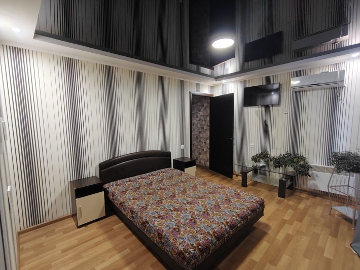 Помесячно 1-комн квартира, 1-й этаж! - фото 1