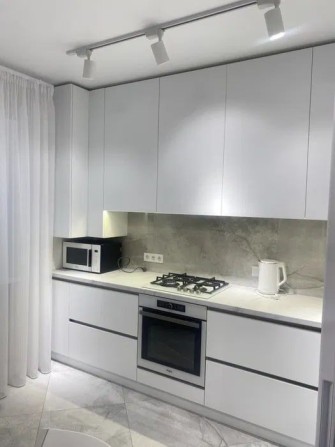 Пропонуємо вам 2х кімнатну квартиру з сучасними ремонтом на Виставці! - фото 1