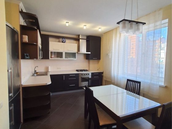 Оренда 3 кімнатної квартири  Центр Хмельницкий