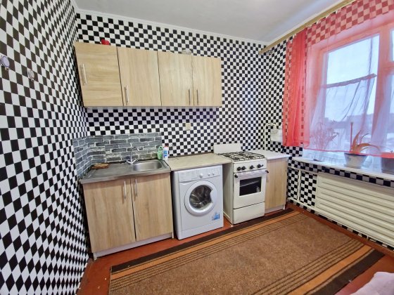 Двох кімнатна ПІВ-ЗАХІД меблі та побутова техніка.  Вільна до заселеня Хмельницький