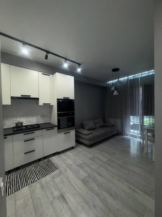 Пропоную сучасну 1 кімнатну квартиру в центрі міста! - фото 1