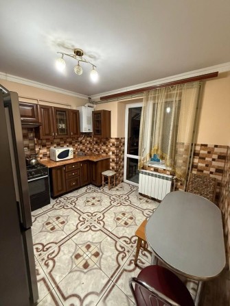 Оренда 1 км квартири поруч з парком - фото 1