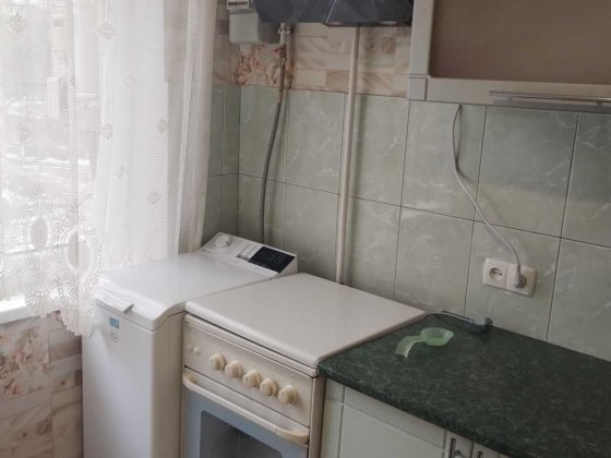 Однокімнатна квартира по вул.Космонавтів , 4й поверх 5ти поверхiвки Кривой Рог