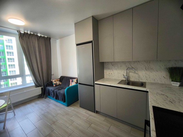 Здам простору 1К біля Центрального Парку. Диван на кухні. Гардероб - фото 1