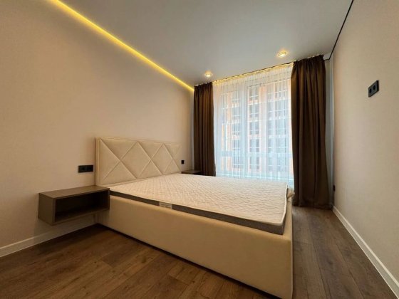 Оренда! 1.5 кім з сучасним ремонтом біля озера з басейном на даху Івано-Франківськ