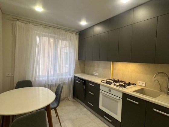 Аренда 3х ком в Саксаганском р-не ( бу-вар Вечерний ) Кривой Рог