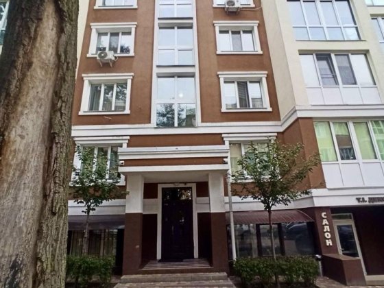 Однокімнатна з хорошим ремонтом, газове опалення, поруч парк Мама Ірпінь