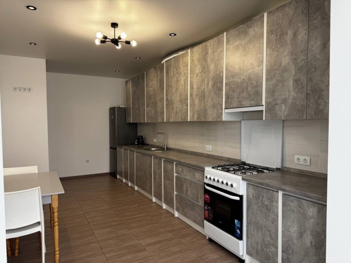 Оренда 2 км квартири в центральній частині міста - фото 1