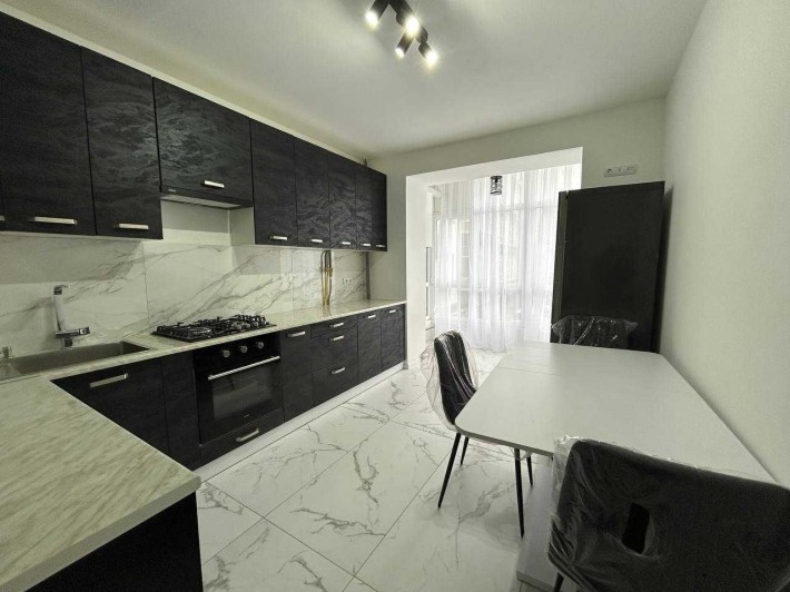 Оренда просторої двокімнатної квартири в ЖК Височана +гараж - фото 1