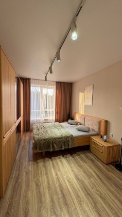 Перша здача квартири з новим ремонтом. Кухня-вітальня+кімната 39.6м2 - фото 1