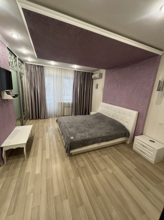 Оренда 2-к квартири сталінка Соборності 10 - фото 1