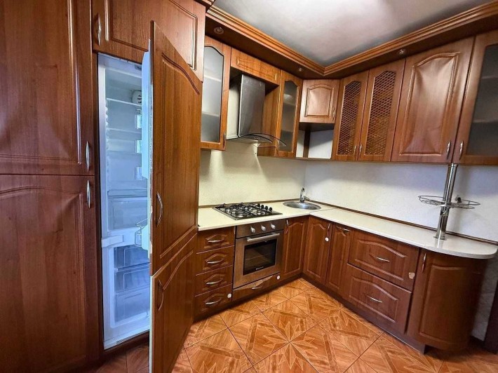 В оренду 1-кімнатна квартира  по вул. Металургів - фото 1